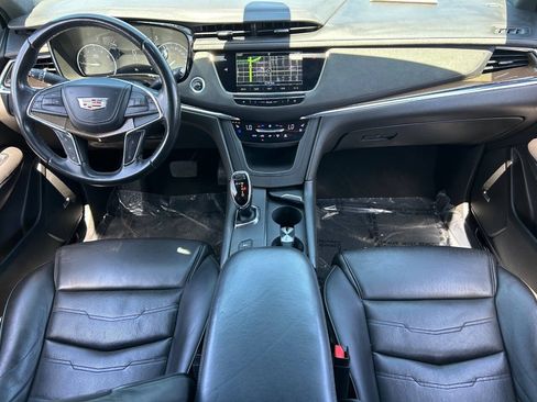 Used 2018 Cadillac XT5 Platinum w/ Driver Assist Package AWD/4WD image 16