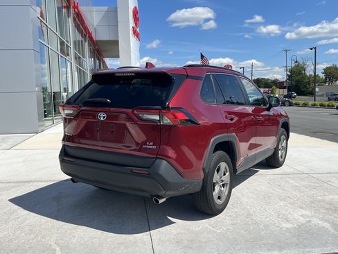 Used 2024 Toyota RAV4 LE AWD/4WD image 3