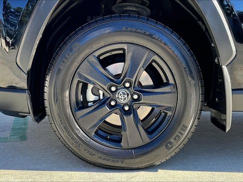 Used 2020 Toyota RAV4 XLE image 8