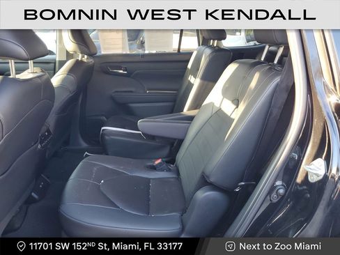 Used 2024 Toyota Highlander LE image 17