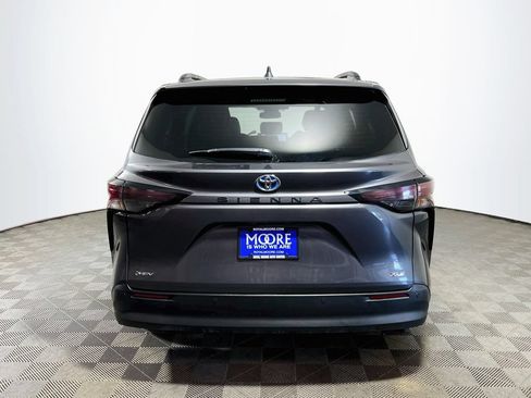 Certified 2025 Toyota Sienna XLE FWD image 6