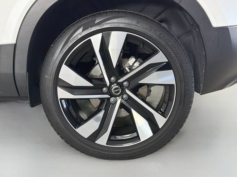 Certified 2023 Volvo XC40 B5 Plus w/ Protection Package Premier AWD/4WD image 32