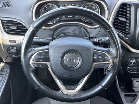 Used 2016 Jeep Cherokee Sport w/ Cold Weather Group FWD image 18