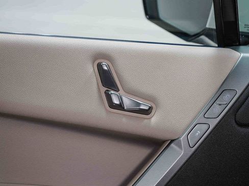 Used 2025 BMW iX xDrive50 w/ Sport Package image 26