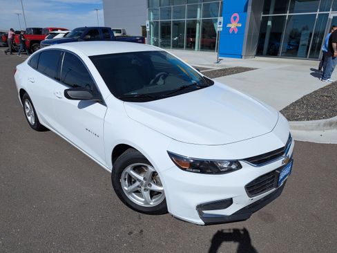 Used 2018 Chevrolet Malibu LS image 4