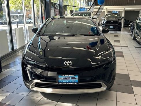 Used 2025 Toyota Prius Plug-In Hybrid image 3