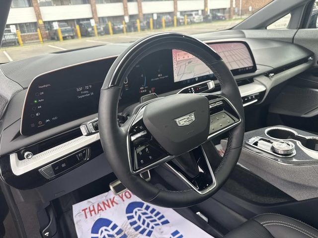 Certified 2025 Cadillac Optiq Luxury 2 w/ LPO, Floor Liner Package AWD/4WD image 18
