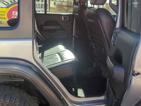 Used 2018 Jeep Wrangler Unlimited Rubicon image 15