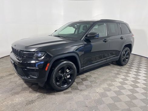 Certified 2023 Jeep Grand Cherokee Limited w/ Black Appearance Package image 4