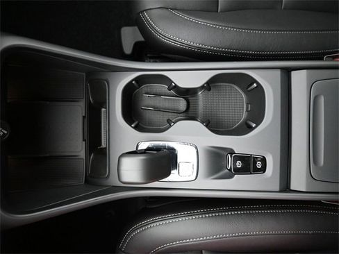 New 2026 Volvo XC40 B5 Core w/ Climate Package image 10