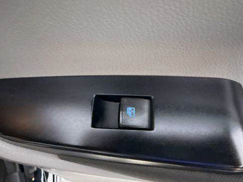 Used 2018 Toyota Highlander LE image 30