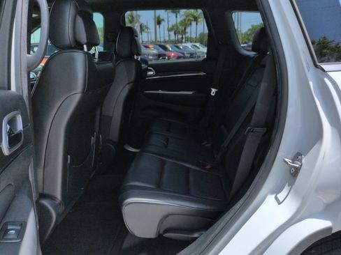 Used 2018 Jeep Grand Cherokee Overland RWD image 14