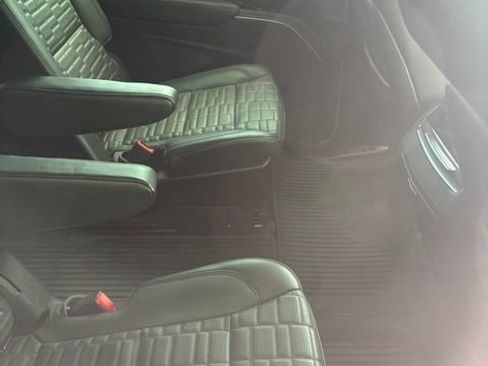 Used 2024 Cadillac Escalade ESV Premium Luxury Platinum AWD/4WD image 10