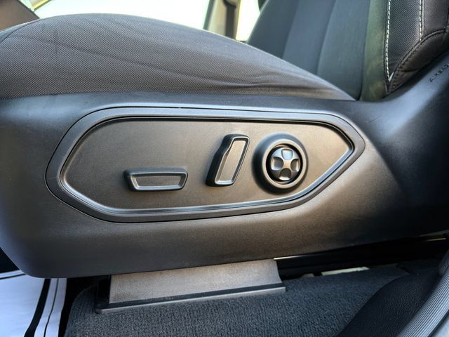 Used 2024 Jeep Grand Cherokee L Laredo AWD/4WD image 12