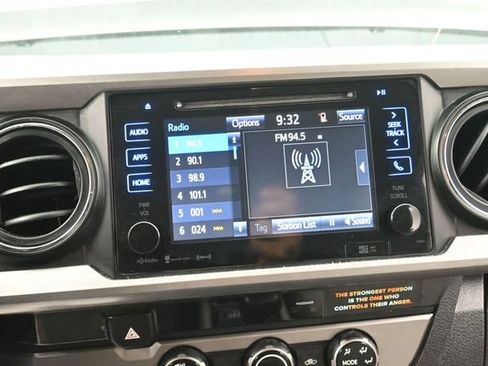Used 2017 Toyota Tacoma SR5 w/ Tow Package RWD image 12