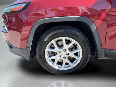 Used 2017 Jeep Cherokee Latitude FWD image 33