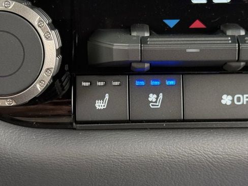 New 2026 Toyota Tundra Platinum AWD/4WD image 23