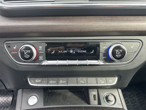 Used 2022 Audi Q5 2.0T Premium Plus w/ Premium Plus Package image 17