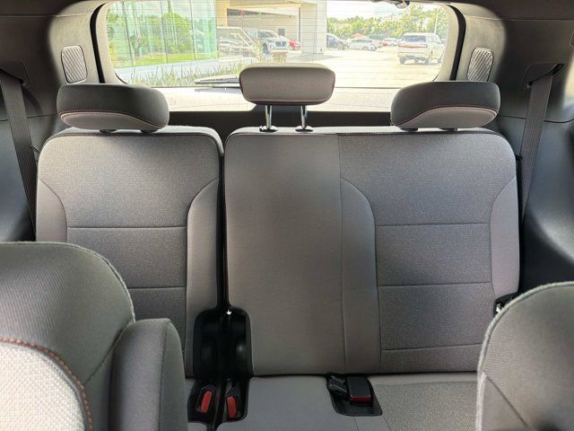 Used 2026 Chevrolet Traverse LT FWD image 23