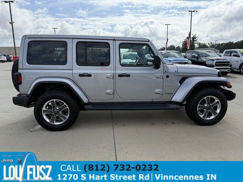 Used 2018 Jeep Wrangler Unlimited Sahara image 9