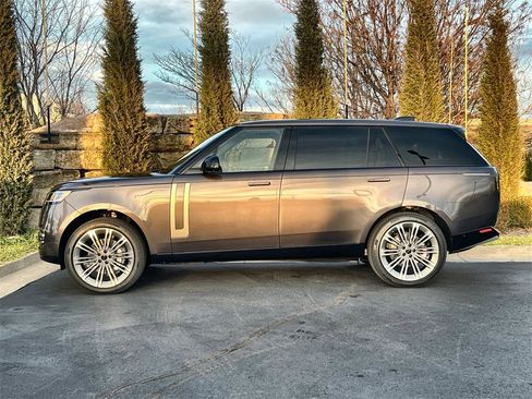 New 2026 Land Rover Range Rover Long Wheelbase SE image 2