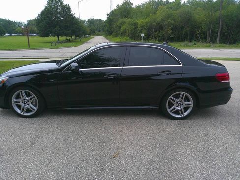 Used 2014 Mercedes-Benz E 550 4MATIC Sedan w/ Premium 1 Package image 2