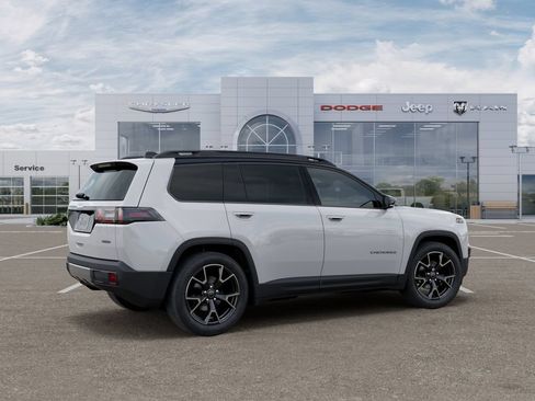 New 2026 Jeep Cherokee Overland w/ Trailer Tow Group AWD/4WD image 4