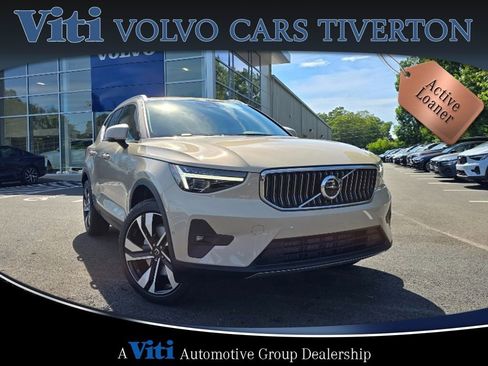 Used 2025 Volvo XC40 B5 Plus w/ Climate Package image 1