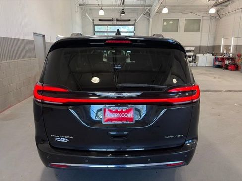 Used 2022 Chrysler Pacifica Limited FWD image 4