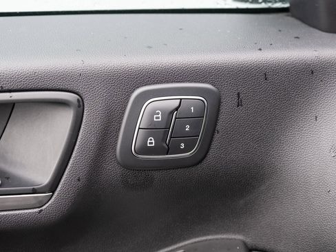 Used 2021 Ford Escape Titanium image 17