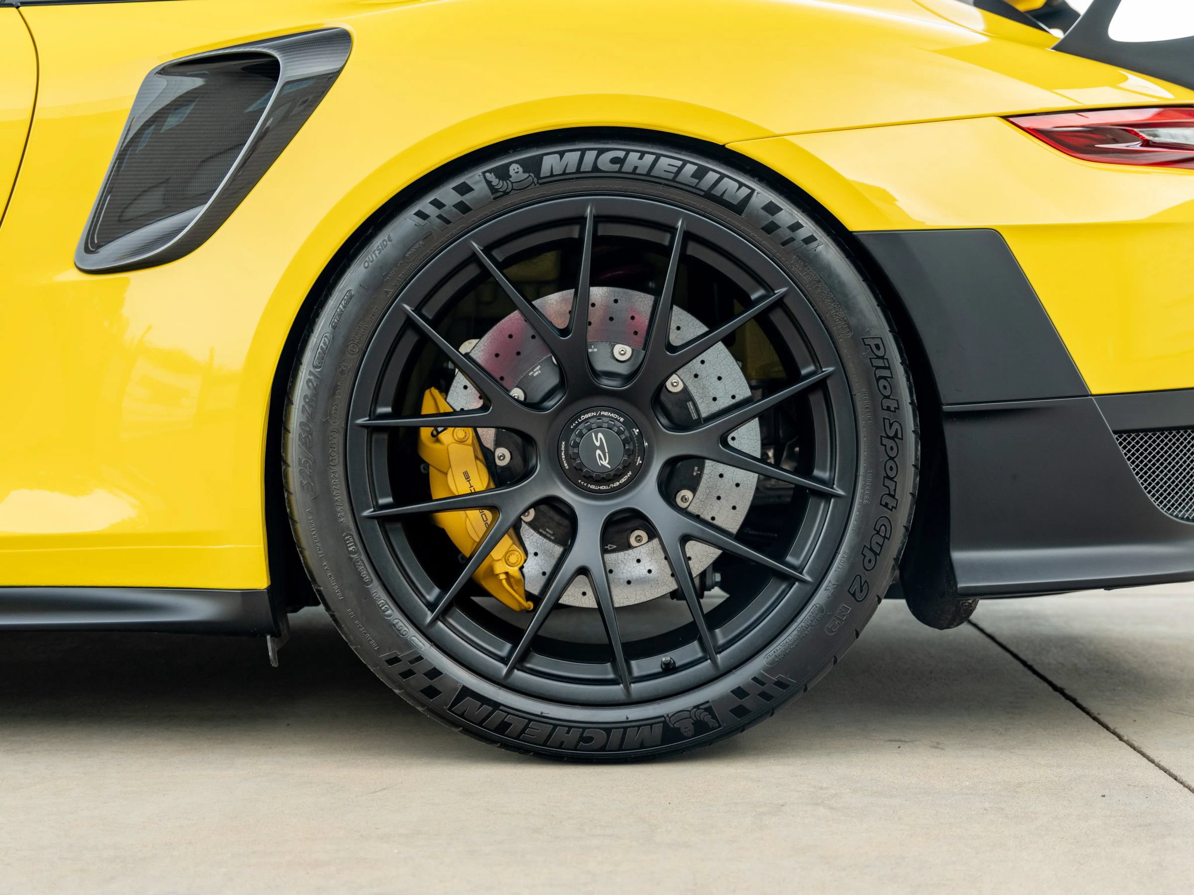 Used 2018 Porsche 911 GT2 RS RWD image 29