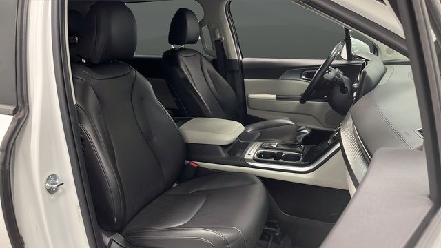 Used 2024 Kia Carnival LX FWD image 23