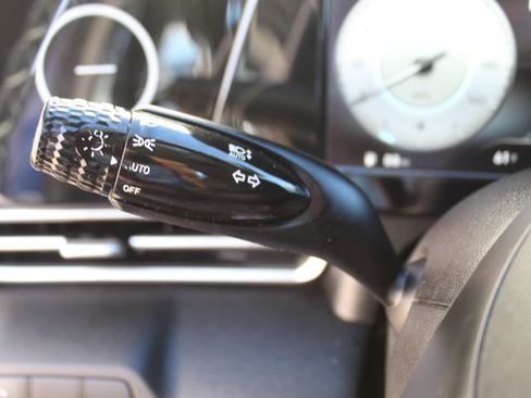 Used 2021 Hyundai Elantra SEL w/ Convenience Package image 17