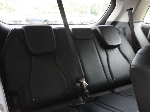 Used 2024 Kia Carnival EX FWD image 34