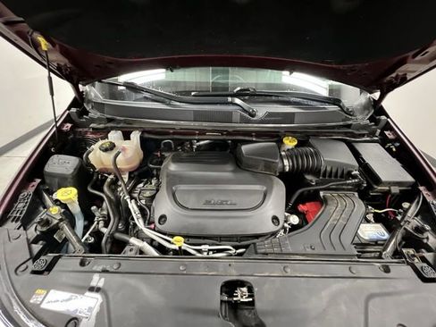 Used 2023 Chrysler Pacifica Touring-L image 28