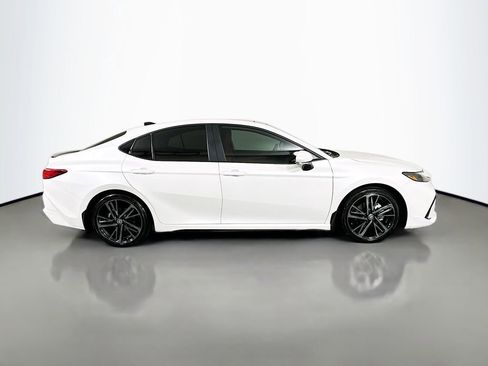 Used 2025 Toyota Camry XSE FWD image 4