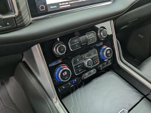 Used 2023 GMC Yukon XL Denali AWD/4WD image 27