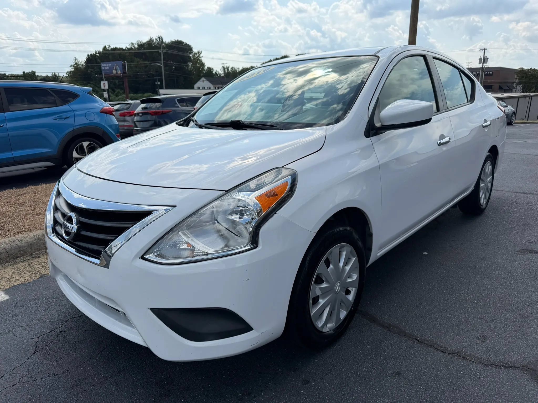 Used 2019 Nissan Versa SV FWD image 3