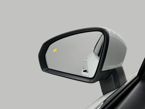 Used 2025 Volkswagen Taos SE image 19