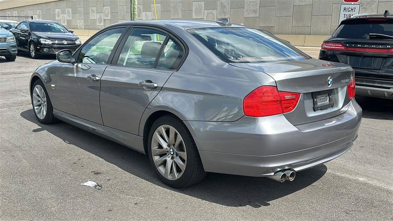 Used 2011 BMW 328i xDrive Sedan AWD/4WD image 11
