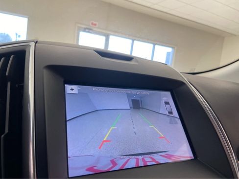 Used 2019 Ford Edge Titanium image 32