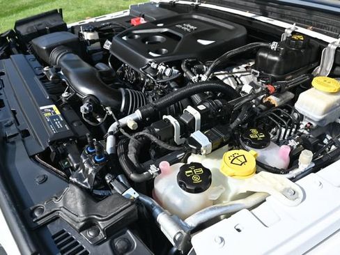 Used 2019 Jeep Wrangler Unlimited Sahara AWD/4WD image 16