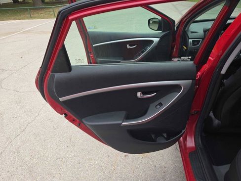 Used 2014 Hyundai Elantra GT FWD image 18
