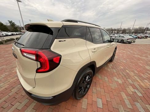 Used 2023 GMC Terrain SLT w/ Infotainment Package II image 35
