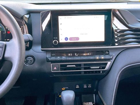 Used 2025 Toyota Camry LE image 7