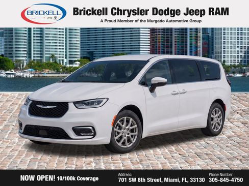Used 2025 Chrysler Pacifica Select FWD image 1