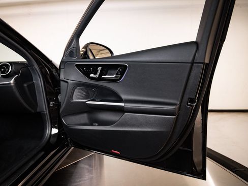Used 2025 Mercedes-Benz C 300 Sedan image 27