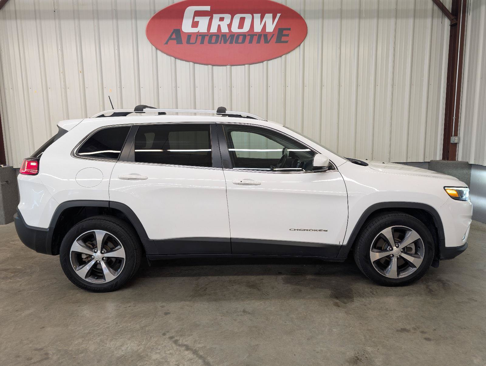 Used 2019 Jeep Cherokee Limited FWD image 15