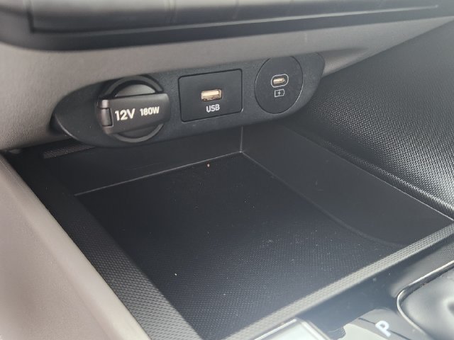 Certified 2025 Hyundai Elantra SE FWD image 28