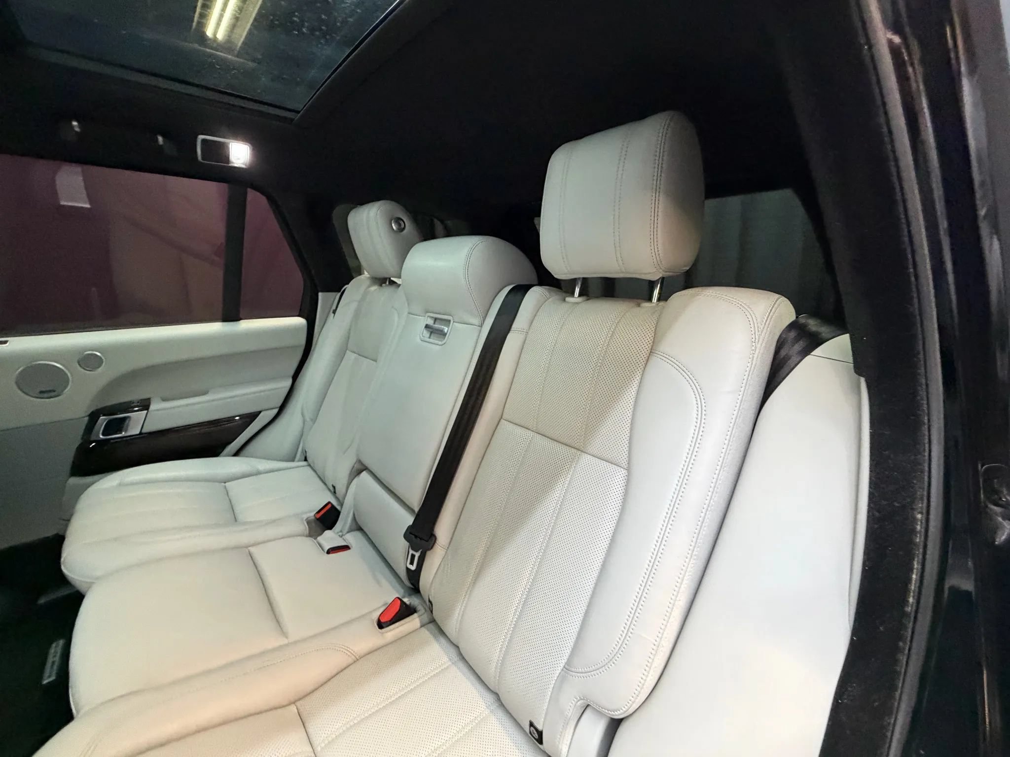 Used 2017 Land Rover Range Rover HSE AWD/4WD image 32